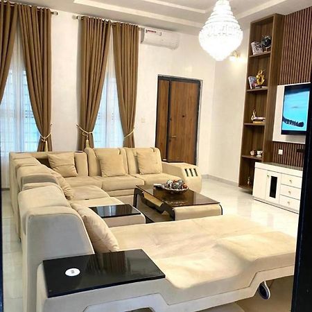 Urban Retreat Luxury Shortlet Apartment Lekki Ajah Lagos With Pool And Gym Eksteriør bilde