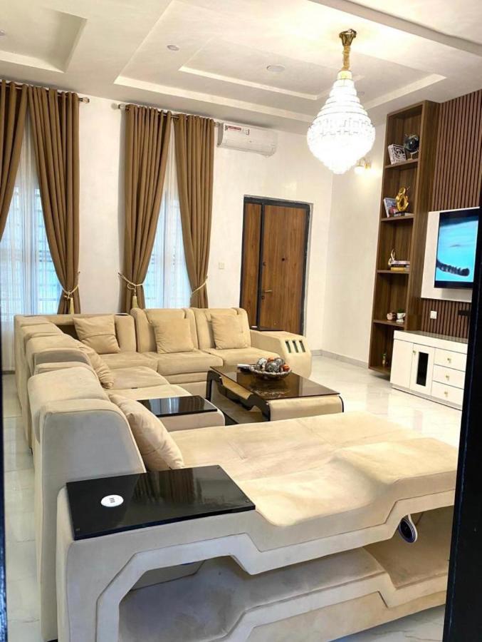 Urban Retreat Luxury Shortlet Apartment Lekki Ajah Lagos With Pool And Gym Eksteriør bilde