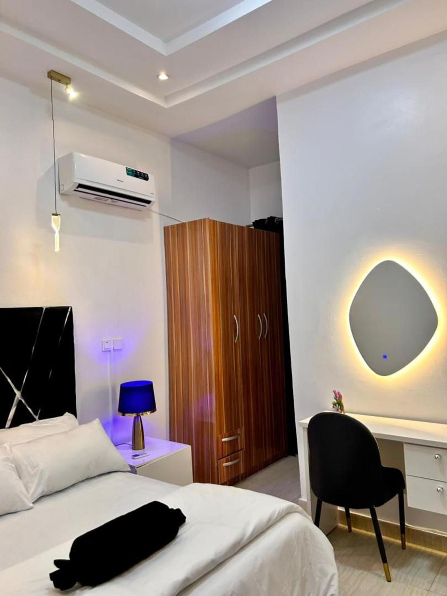 Urban Retreat Luxury Shortlet Apartment Lekki Ajah Lagos With Pool And Gym Eksteriør bilde